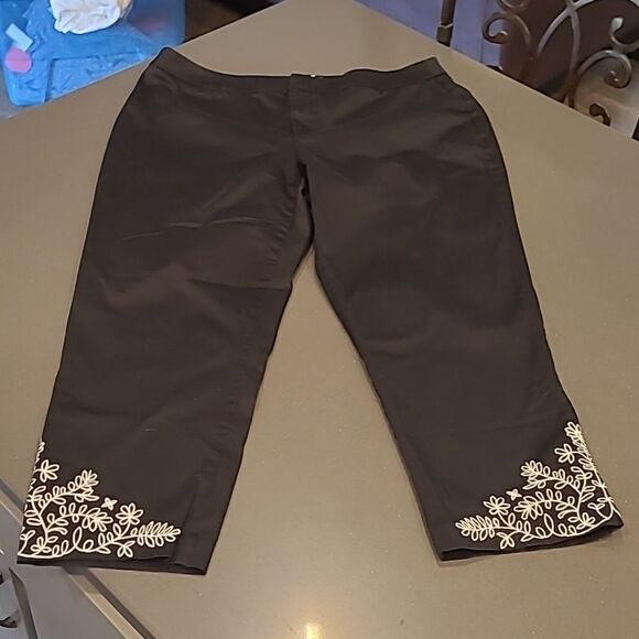 Coldwater Creek Black Capris - Picture 1 of 7